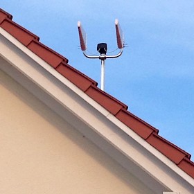 Auf dem Dach montiert: So kann mit der Außenantenne eine hohe Bandbreite am besten erreicht werden.